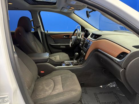 Used 2017 Chevrolet Traverse LT w/ Style and Technology Package image 22