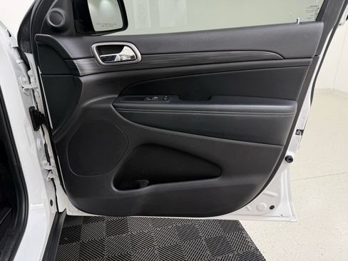 Used 2021 Jeep Grand Cherokee Freedom Edition AWD/4WD image 31