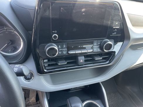 Used 2023 Toyota Highlander L image 6