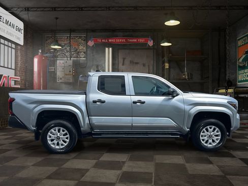 Used 2024 Toyota Tacoma SR w/ SR Upgrade Package AWD/4WD image 4