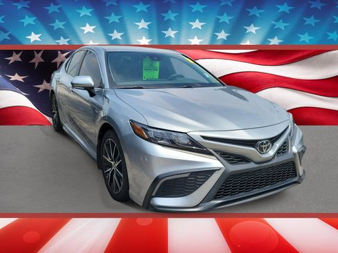 Used 2024 Toyota Camry SE FWD image 1