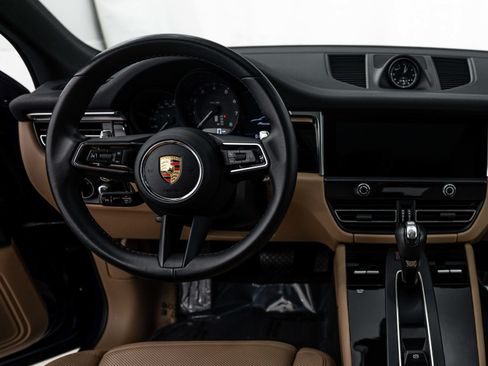Certified 2024 Porsche Macan AWD/4WD image 12