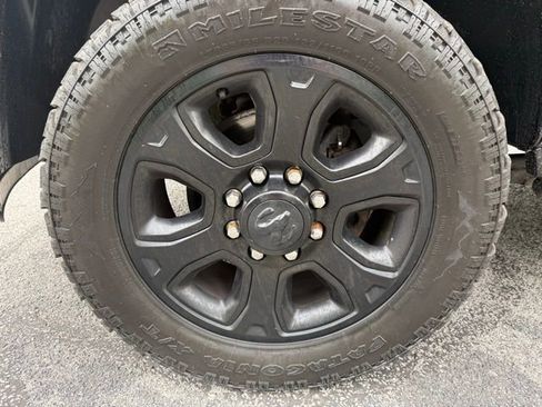 Used 2015 RAM 2500 Laramie w/ Black Appearance Group image 9