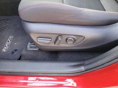 Used 2021 Toyota RAV4 SE w/ Weather & Moonroof Package AWD/4WD image 24