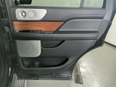 Used 2020 Lincoln Navigator Reserve w/ Equipment Group 208A Reserve AWD/4WD image 19