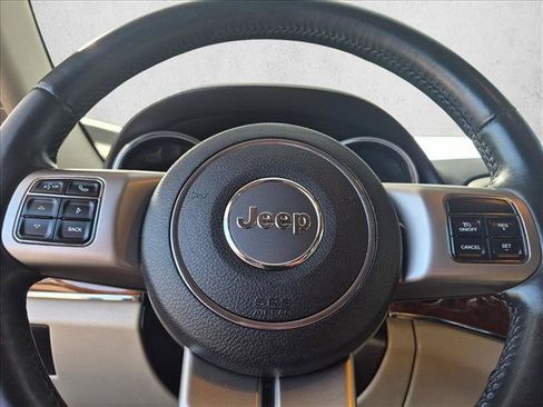 Used 2013 Jeep Grand Cherokee Limited w/ Luxury Group II AWD/4WD image 14