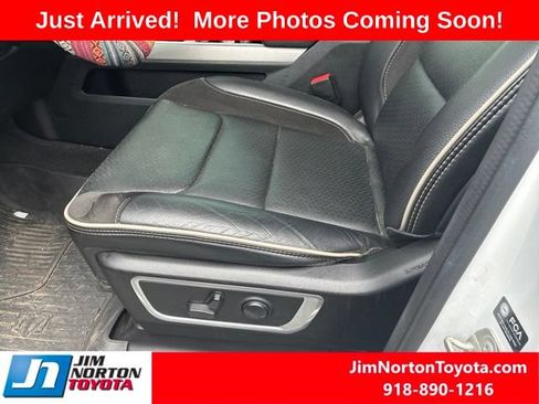 Used 2024 RAM 1500 Laramie AWD/4WD image 8
