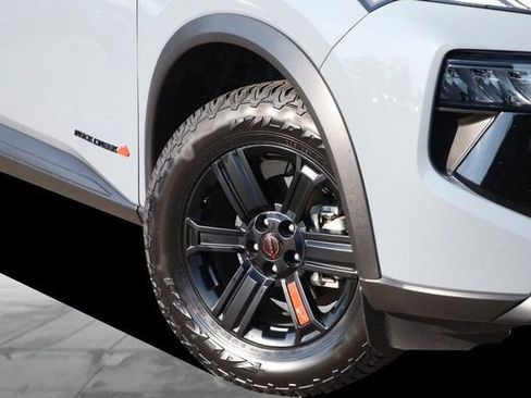 Certified 2025 Nissan Rogue SV AWD/4WD image 3