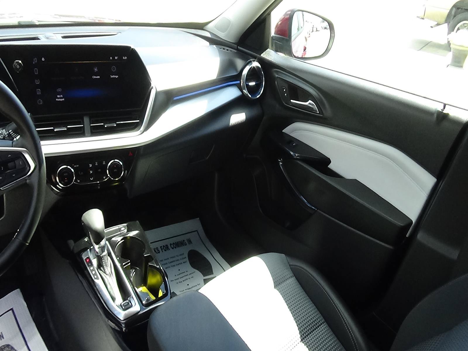 Used 2025 Chevrolet Trax LT w/ LT Convenience Package FWD image 14