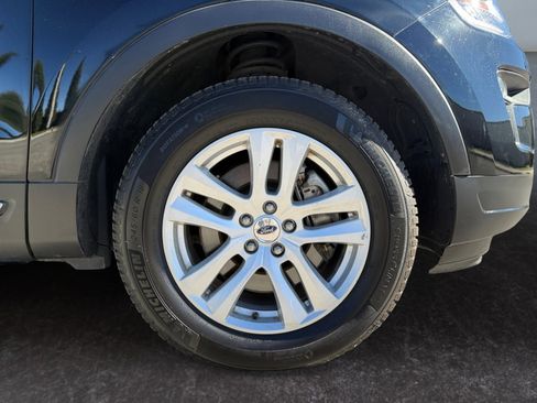 Used 2018 Ford Explorer XLT w/ Equipment Group 201A image 10