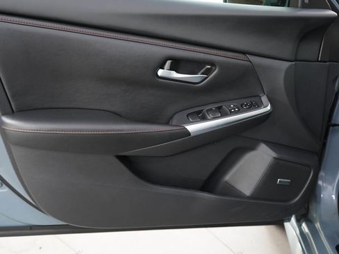 Used 2025 Nissan Sentra SR w/ SR Premium Package FWD image 17