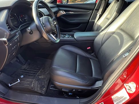 Used 2019 MAZDA MAZDA3 Hatchback w/ Preferred Package image 16