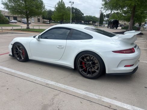 Used 2014 Porsche 911 GT3 w/ Sound Package Plus RWD image 7