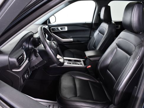 Used 2023 Ford Explorer XLT w/ Equipment Group 202A image 6