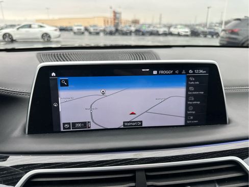 Used 2022 BMW 750i xDrive image 32