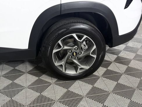 Used 2025 Chevrolet Trax LT FWD image 12