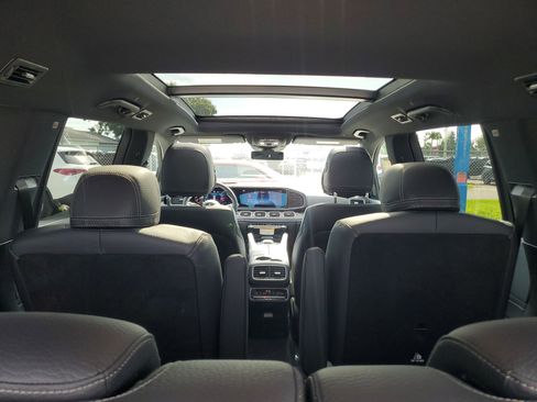 New 2026 Mercedes-Benz GLS 580 4MATIC image 9
