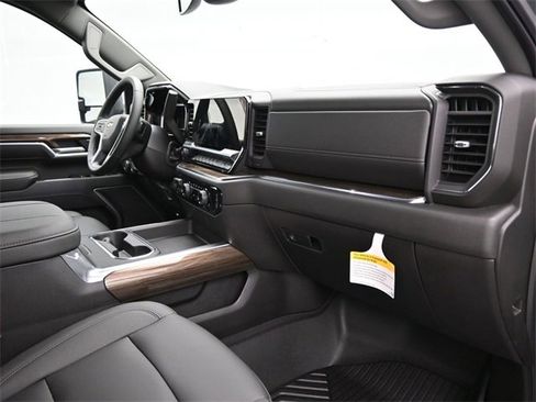 Used 2025 Chevrolet Silverado 2500 LT w/ Texas Edition image 10