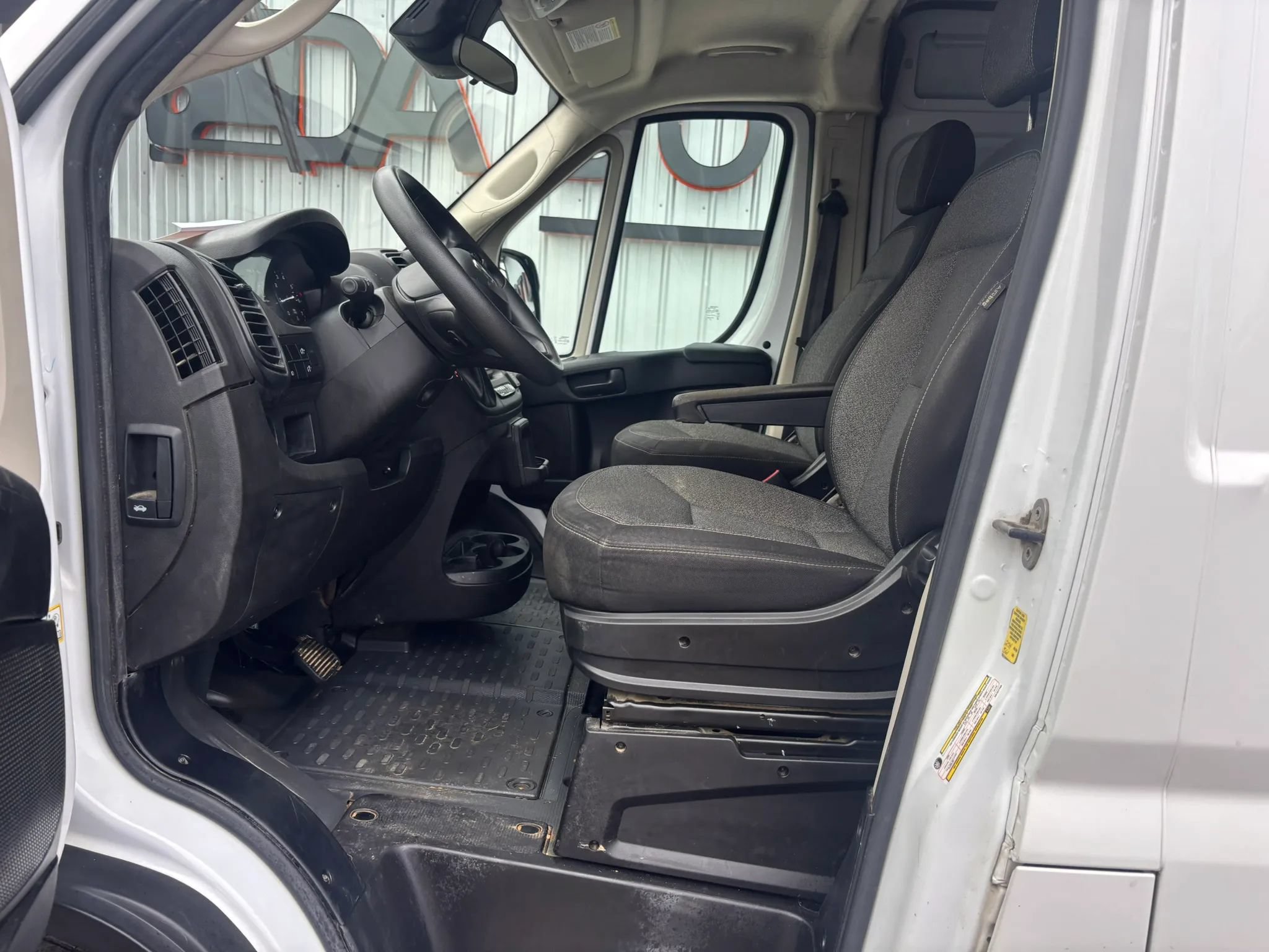 Used 2022 RAM ProMaster 2500 w/ Premium Appearance Group FWD image 17