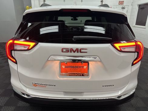 Used 2024 GMC Terrain SLT AWD/4WD image 9