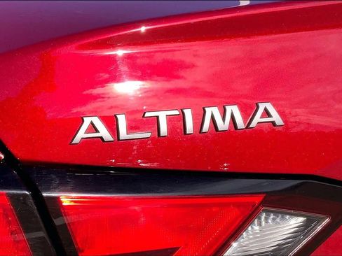 Used 2025 Nissan Altima 2.5 SV image 30