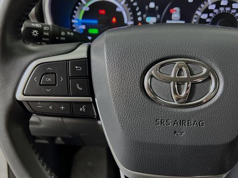 Used 2023 Toyota Highlander Bronze Edition image 19