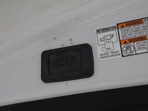 Used 2015 Toyota RAV4 Limited AWD/4WD image 21