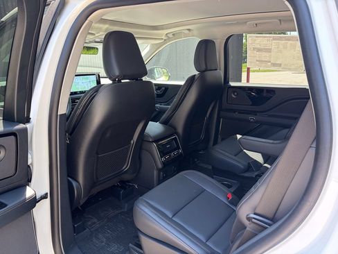 New 2026 Lincoln Aviator AWD image 16