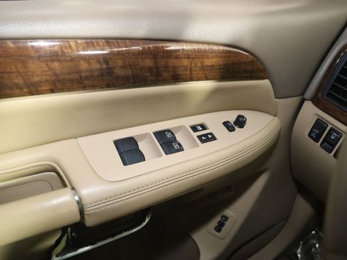 Used 2011 Nissan Armada Platinum w/ 2nd Row Captain Seat Pkg AWD/4WD image 31