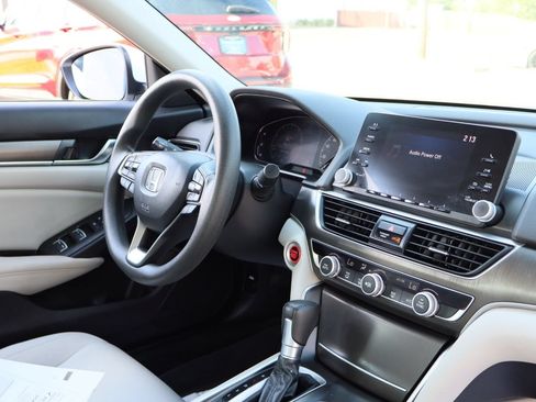 Used 2018 Honda Accord LX image 35