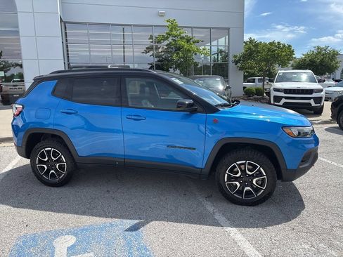 Used 2025 Jeep Compass Trailhawk AWD/4WD image 34