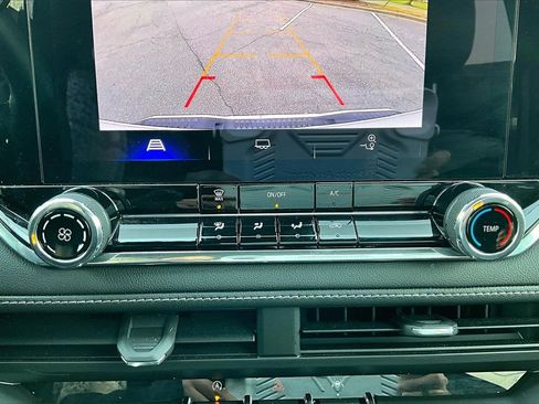 Used 2024 Chevrolet Colorado LT image 17