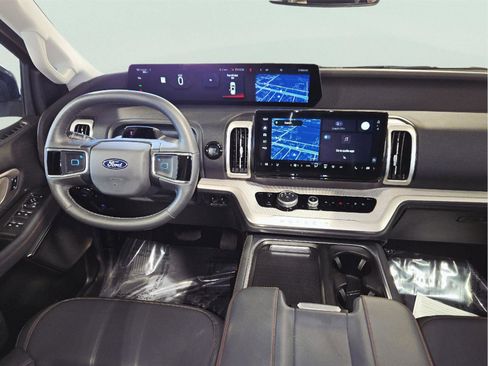 Used 2025 Ford Expedition Active image 12