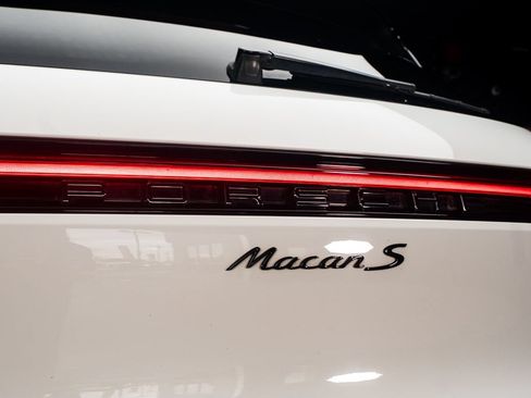 Used 2021 Porsche Macan S AWD/4WD image 17