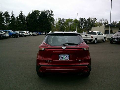 Used 2024 Nissan Kicks SV image 4