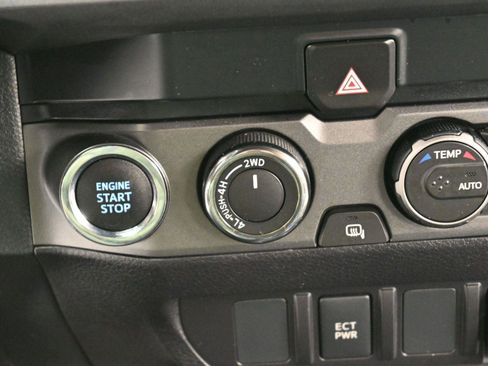 Used 2021 Toyota Tacoma TRD Off-Road image 23