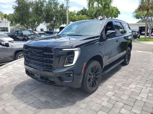 Used 2025 GMC Yukon Elevation w/ Elevation Premium Package AWD/4WD image 3