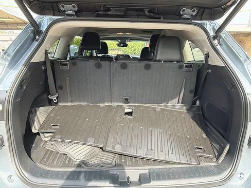 Used 2022 Toyota Highlander XLE FWD image 26