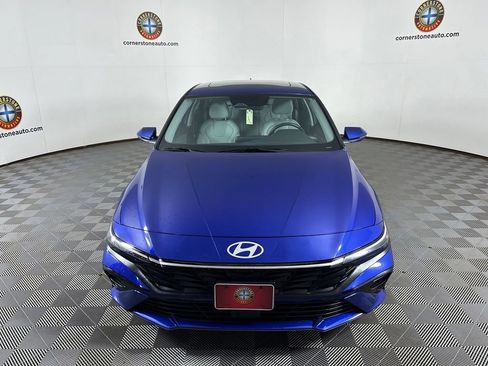 Used 2025 Hyundai Elantra Limited FWD image 15