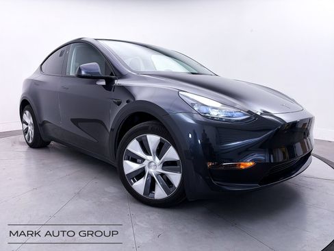 Used 2024 Tesla Model Y Long Range AWD/4WD image 1