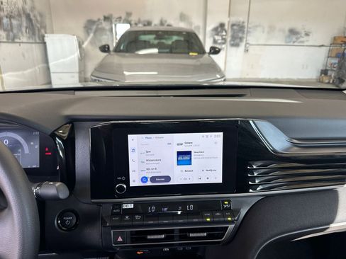 Used 2025 Toyota Camry LE image 18