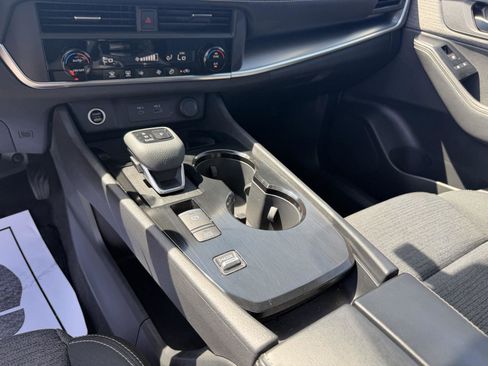 Used 2023 Nissan Rogue SV FWD image 18