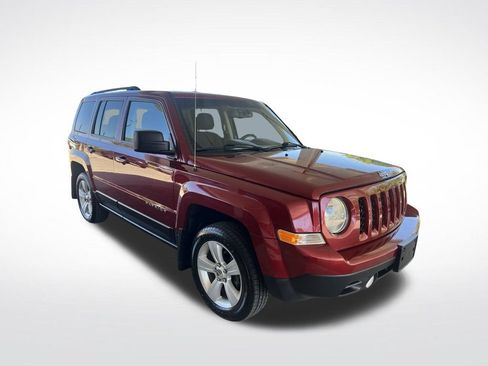 Used 2016 Jeep Patriot Latitude w/ Trailer Tow Prep Group AWD/4WD image 3