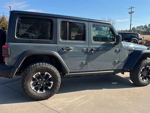 Used 2025 Jeep Wrangler Unlimited Rubicon 4xe w/ Convenience Group image 8