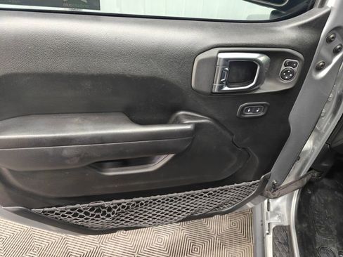 Used 2021 Jeep Gladiator Willys image 47