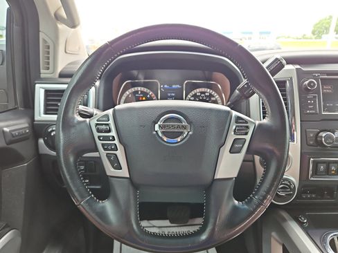 Used 2019 Nissan Titan PRO-4X w/ Pro-4x Convenience Package AWD/4WD image 12