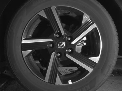 Used 2025 Nissan Sentra SV FWD image 14