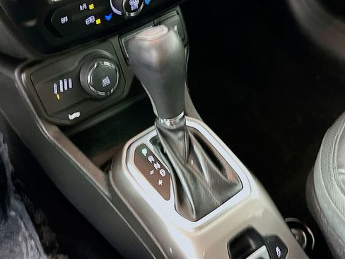 Used 2021 Jeep Renegade Limited image 23