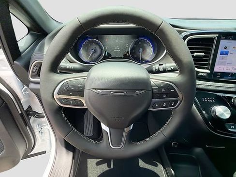 New 2027 Chrysler Pacifica Select FWD image 11
