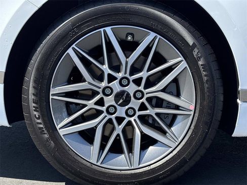 New 2026 Genesis G80 2.5T image 18